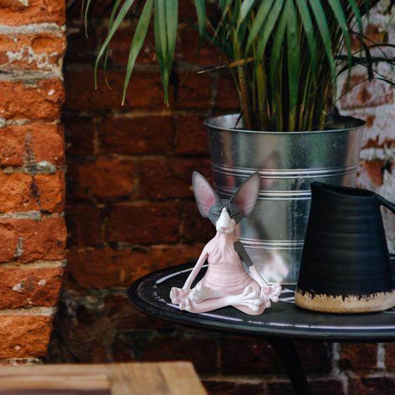 Interjero detalė - "Medituojanti Sfinkso katė"