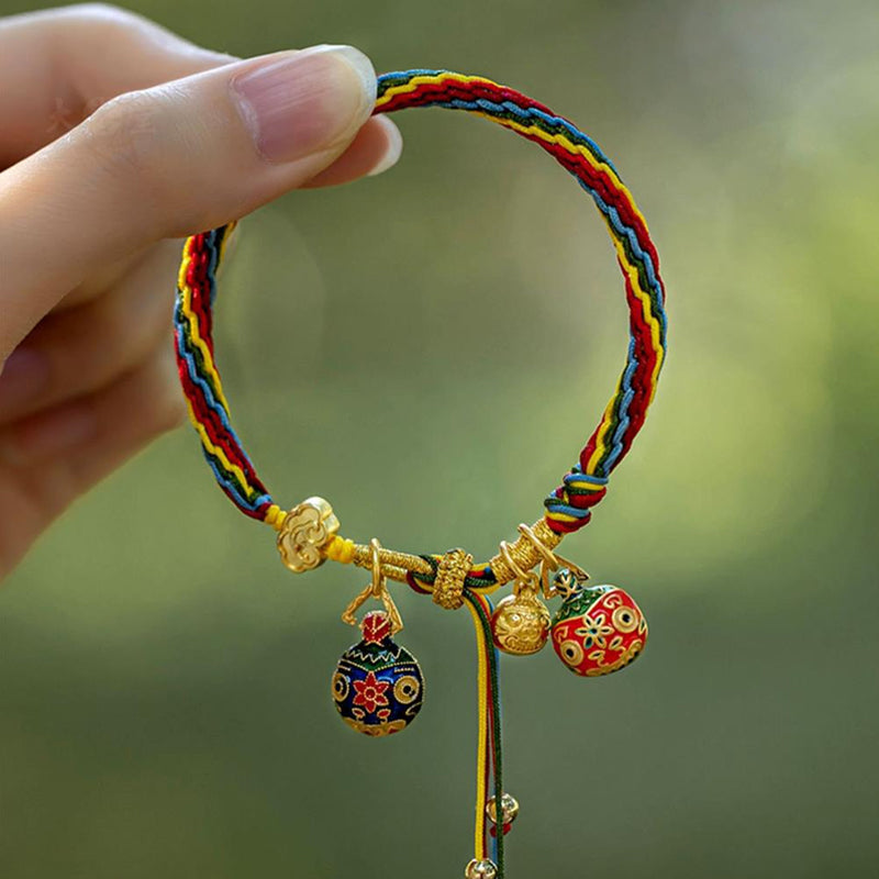 Reinkarnaciją simbolizuojanti apyrankė