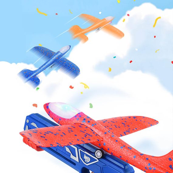 Skraidantis lėktuvas su paleidimo šautuvu