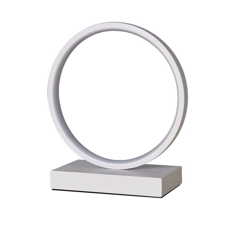 Naktinis šviestuvas prie lovos