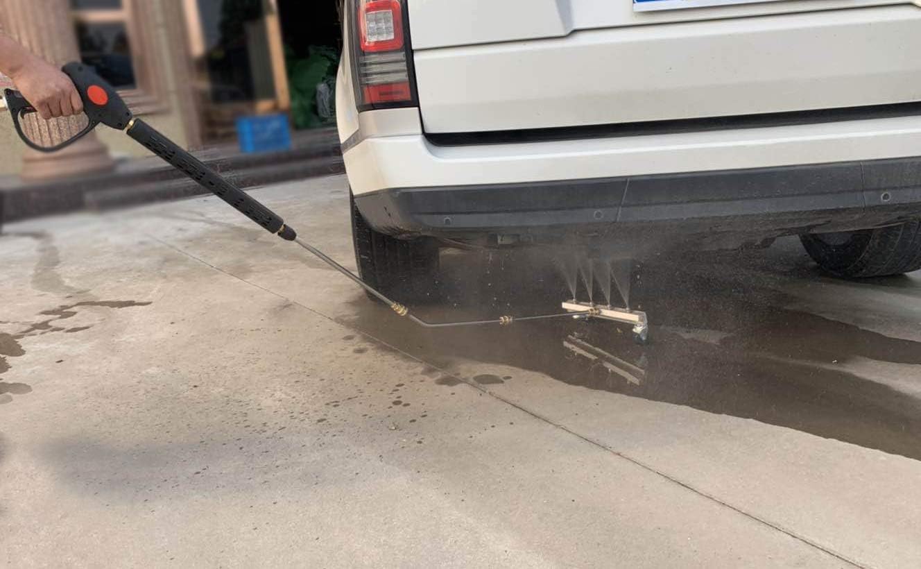 Automobilio važiuoklės plovimo įrenginys