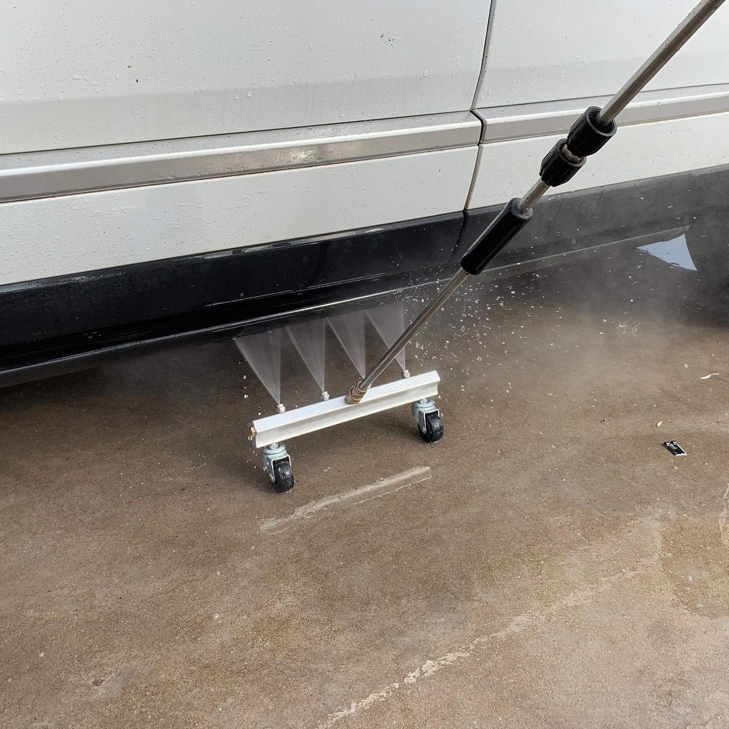 Automobilio važiuoklės plovimo įrenginys