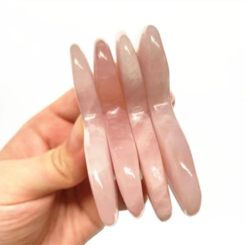 Rožinio kvarco veido masažuoklis Gua Sha