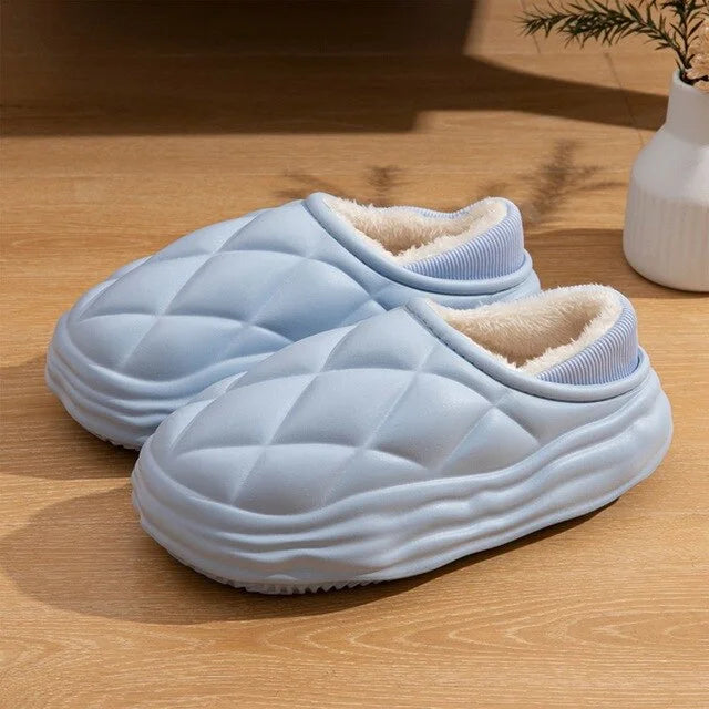 Jaukios pliušinės šlepetės