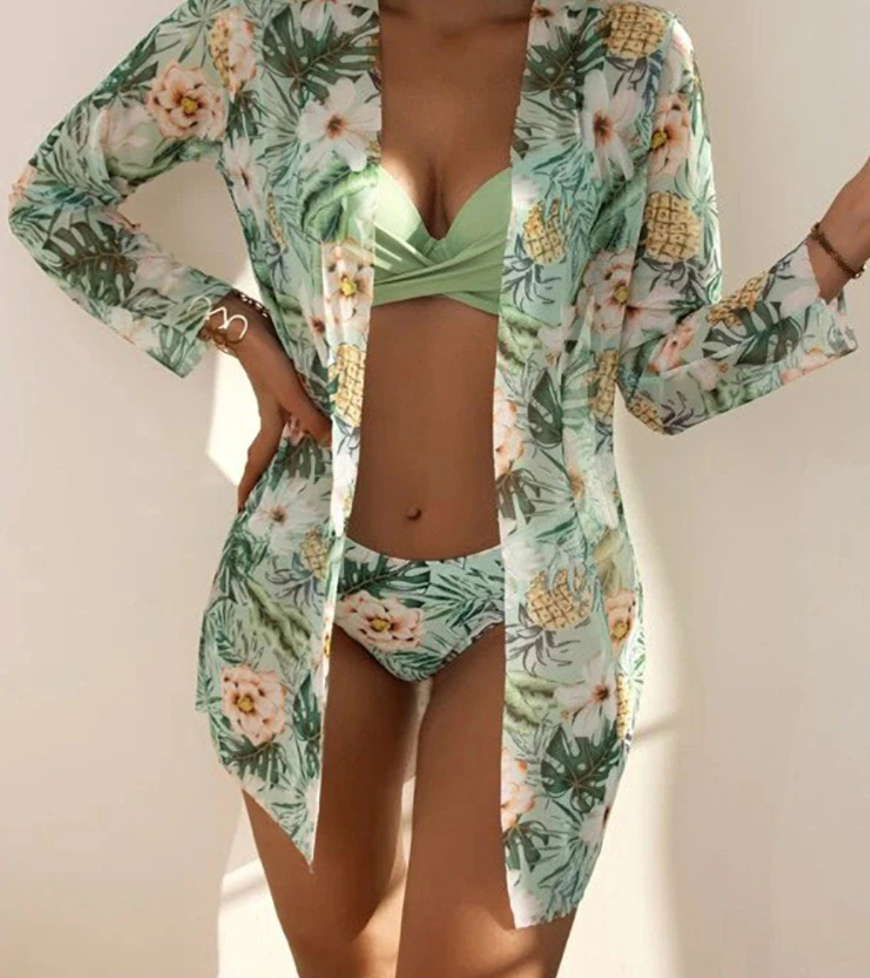 Trijų dalių bikini kostiumėlis