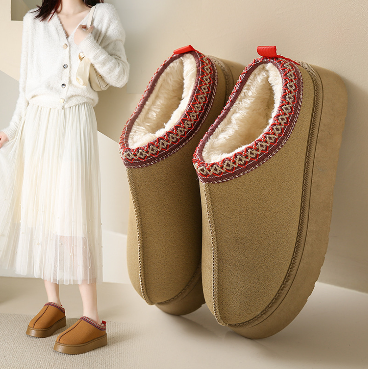 Moteriškos pliušiniai įsispiriami batai