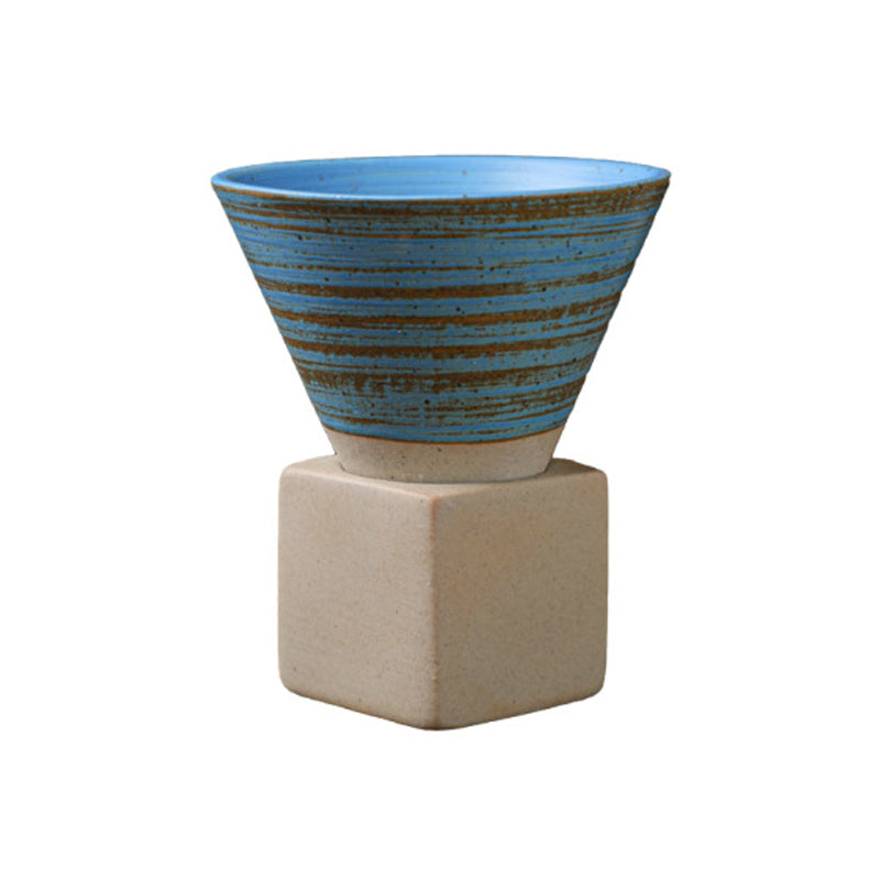 Kūgio formos keraminis puodelis