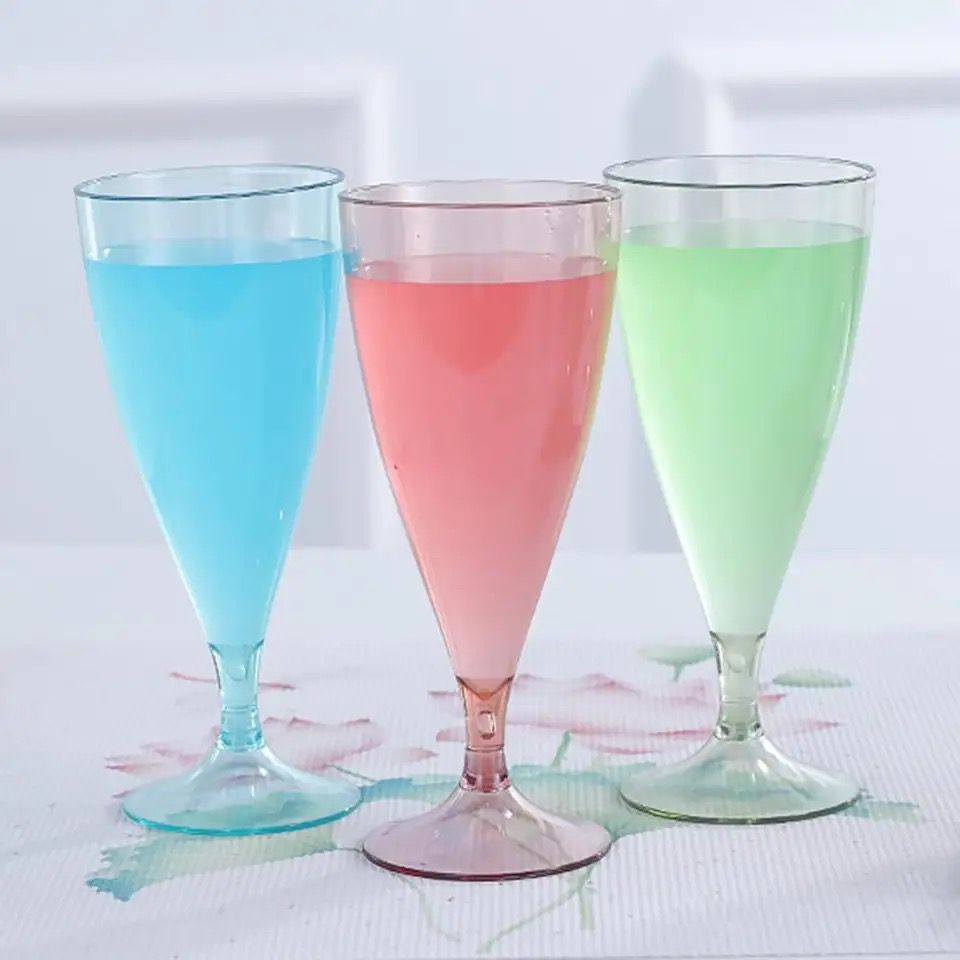 Plastikinių taurių rinkinys (5 vnt.)