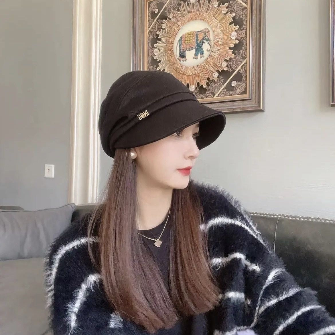 Moteriška beretė su snapeliu: Elegantiška ir šiuolaikiška!