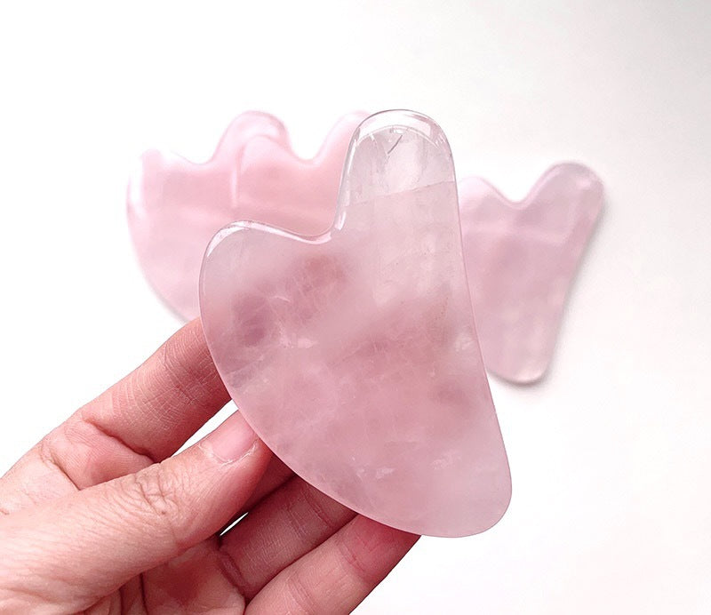 Rožinio kvarco veido masažuoklis Gua Sha