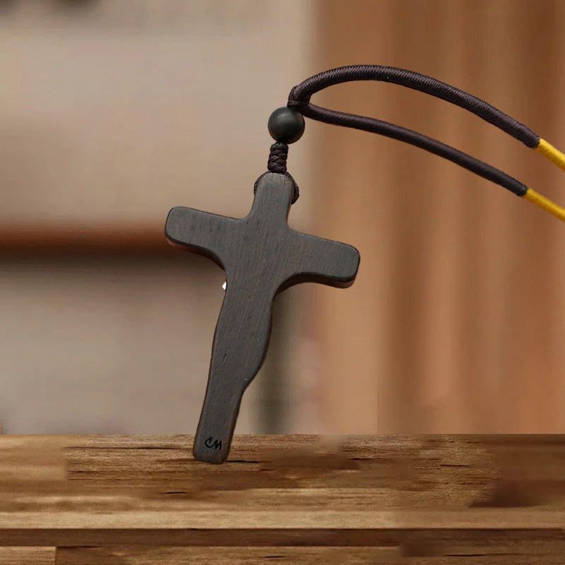 Medinis pakabukas su Jėzaus atvaizdu