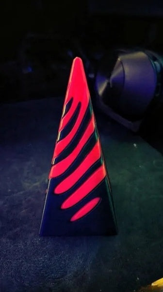 Magiška statulėlė - piramidė