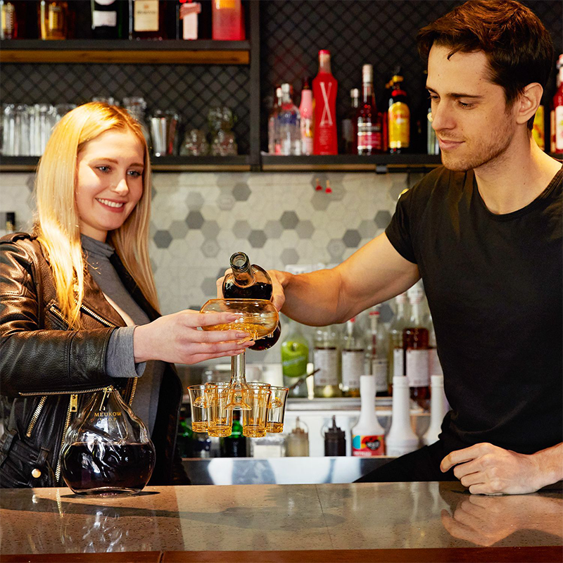 Gėrimų dozatorius - pilstytojas