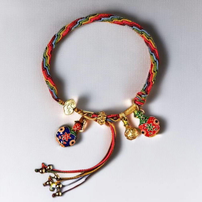 Reinkarnaciją simbolizuojanti apyrankė