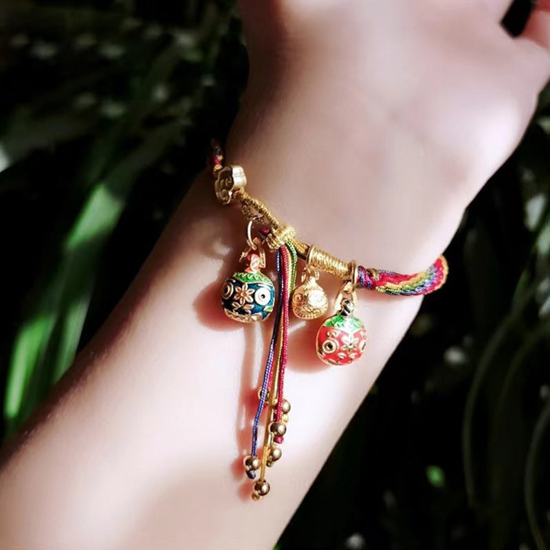 Reinkarnaciją simbolizuojanti apyrankė