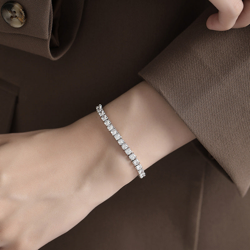 Išskirtinė blizganti apyrankė