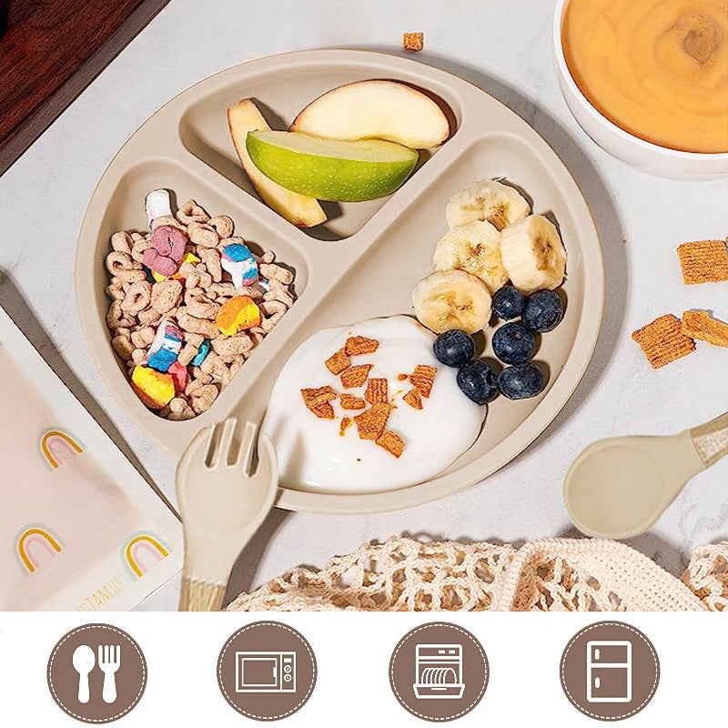 Šviesiai ruda lėkštė su trimis skirtingomis maisto dalimis ir švelnia tekstūra.