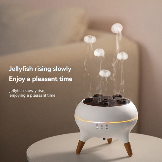 Balta apvali lempa su medinėmis kojelėmis, išskleidžiančia garus ir medūzas.