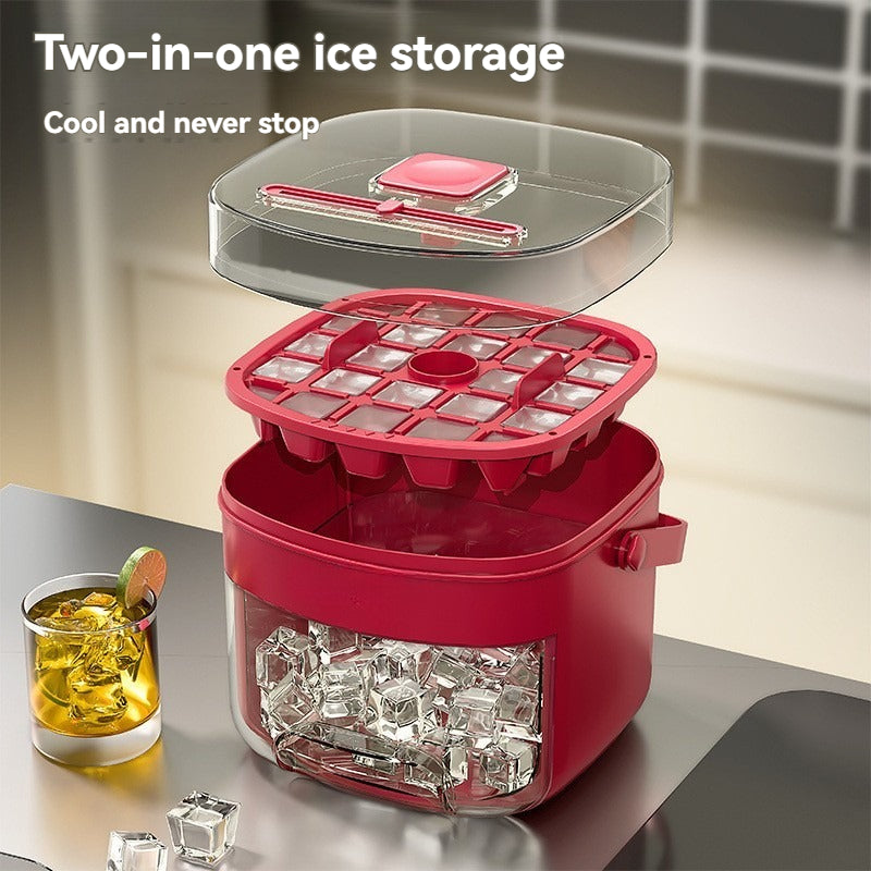 Raudonas dviejų dalių ledo laikiklis su skaidriu dangčiu ir ledo kubeliais.