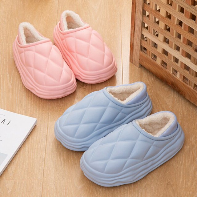 Jaukios pliušinės šlepetės