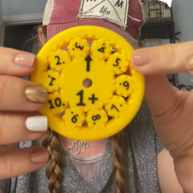 \Fidget spinners\" su matematikos užduotim"