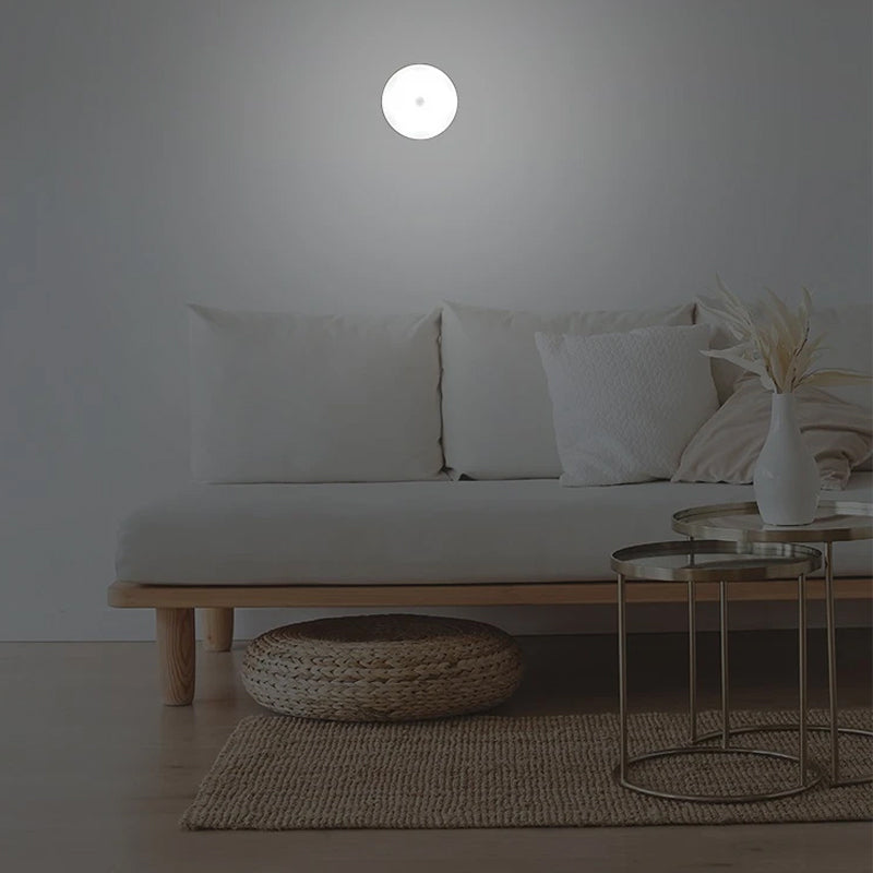 LED naktinė lemputė su judesio davikliu