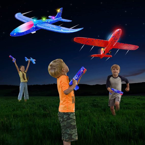 Skraidantis lėktuvas su paleidimo šautuvu