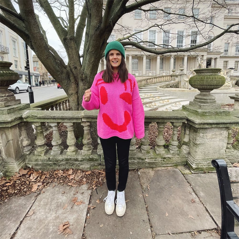 Moteriškas platėjantis megztinis