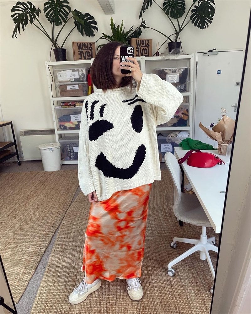 Moteriškas platėjantis megztinis