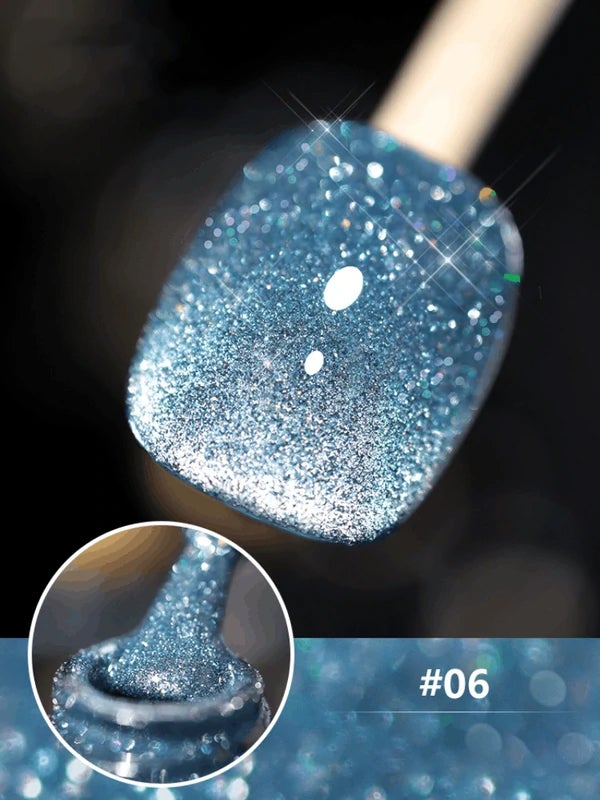 Tamsoje švytintis nagų lakas