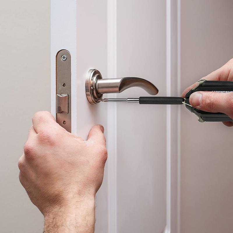 Daugiafunkcinis įrankis ( 8 atsuktuvai ir 2 LED žibintuvėliai)