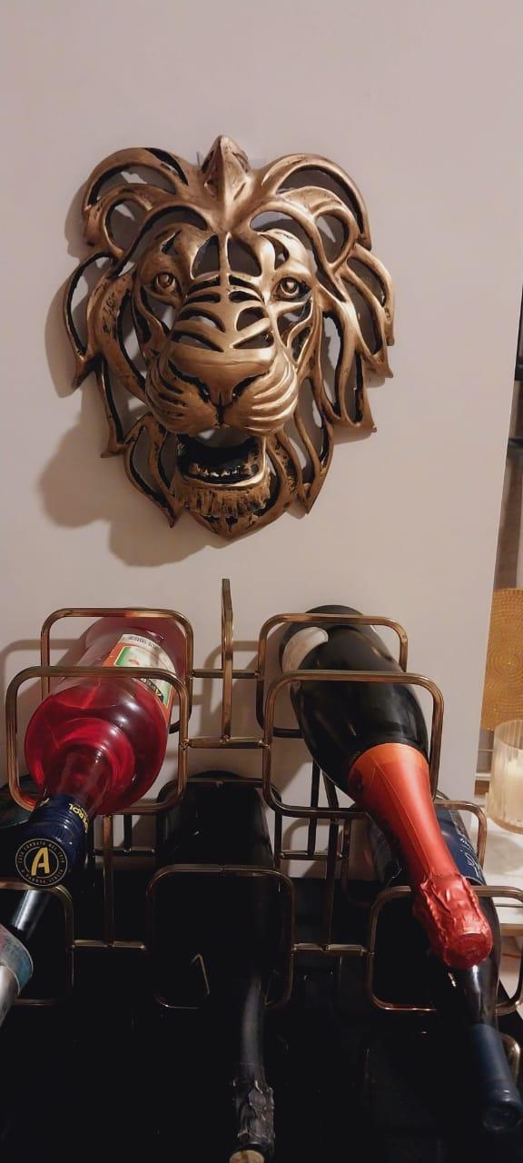 Sieninė liūto dekoracija