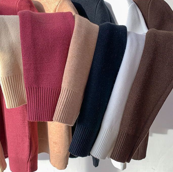 Šiltas megztinis su aukšta apykakle