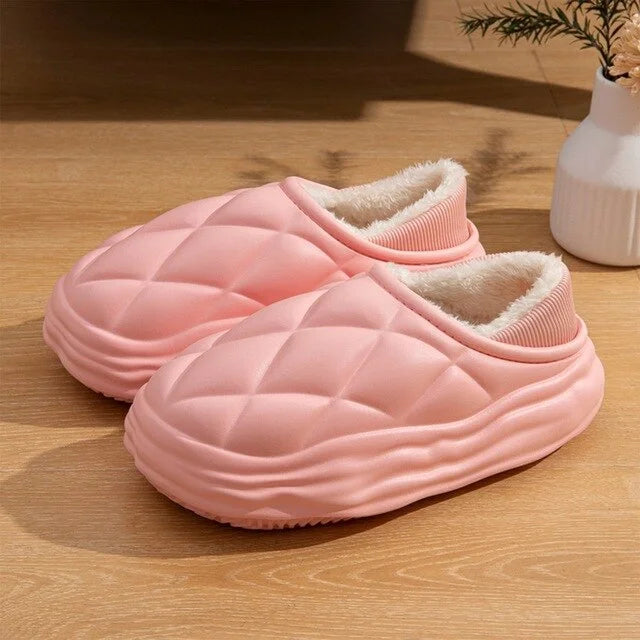 Jaukios pliušinės šlepetės