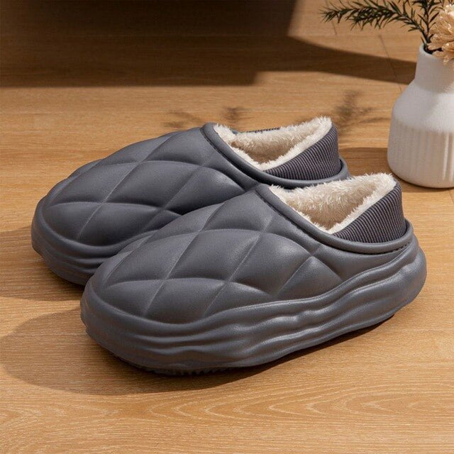 Jaukios pliušinės šlepetės