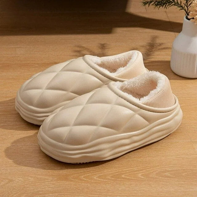 Jaukios pliušinės šlepetės