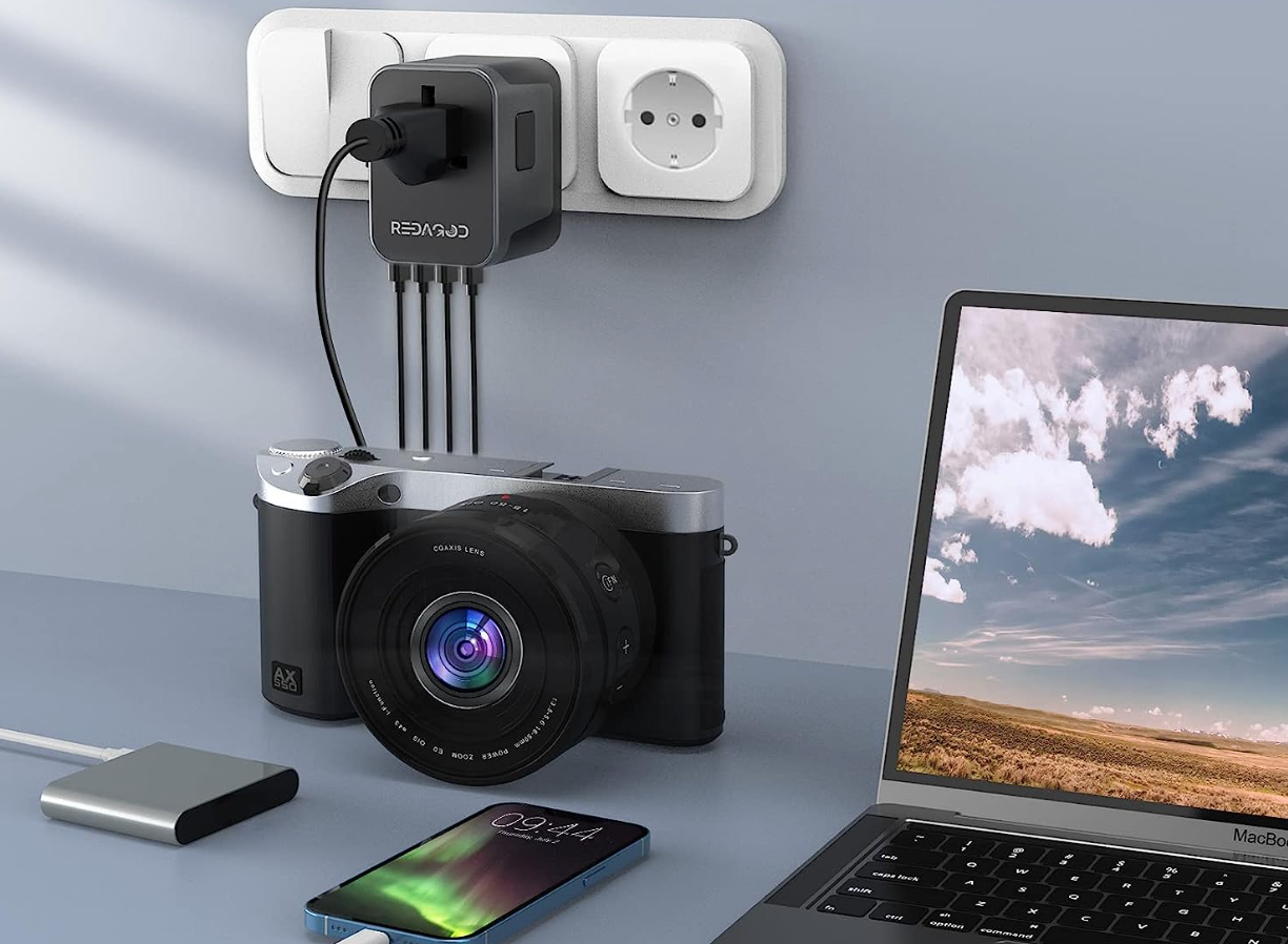 Universalus kelioninins USB adapteris
