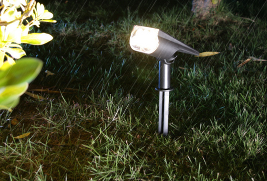 Galingas prožektorius su saulės baterija