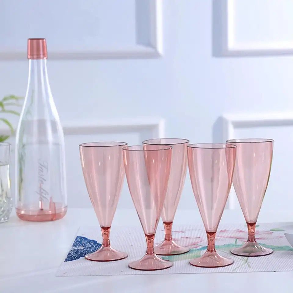 Plastikinių taurių rinkinys (5 vnt.)