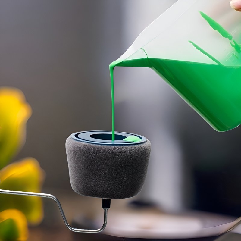 Dažymo volelis su dažų talpa viduje