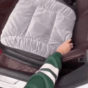 Šildoma pagalvėlė automobiliui
