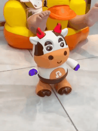 Grojanti ir šokanti karvytė