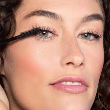 Ilginamasis ir apimties suteikiantis tušas