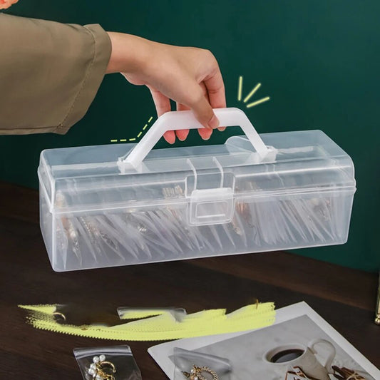 Skaidri plastikinė dėžutė