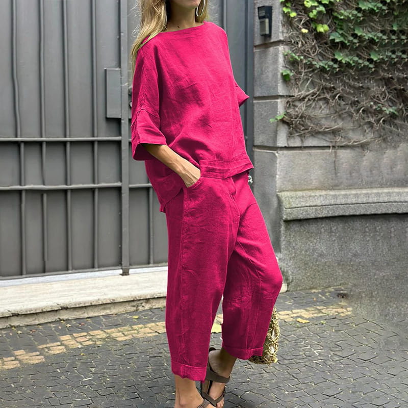 KOSTIUMAS DEKONTROLIUOTAS IŠ VIENOS SPALVOS MEDŽIAGOS IR LINO.