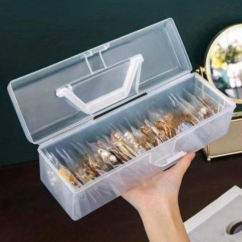 Skaidri plastikinė dėžutė